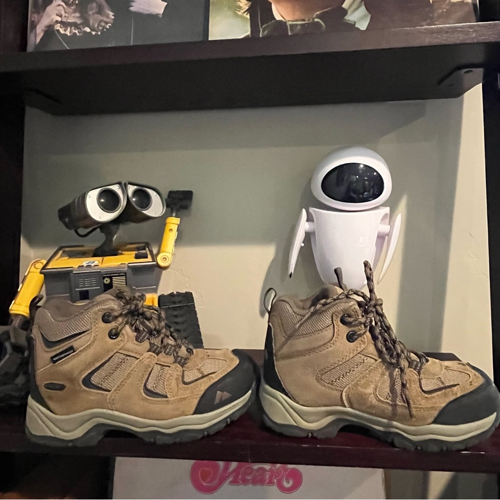 Kids Outland Hiking Boots size 1